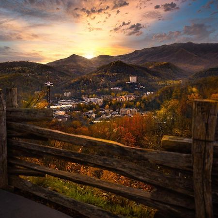 Lazy Bear Lodge, Hot Tub, Resort Pool, Wifi, 1089 Free Tickets Each Paid Day, Dollywood And More Gatlinburg Kültér fotó