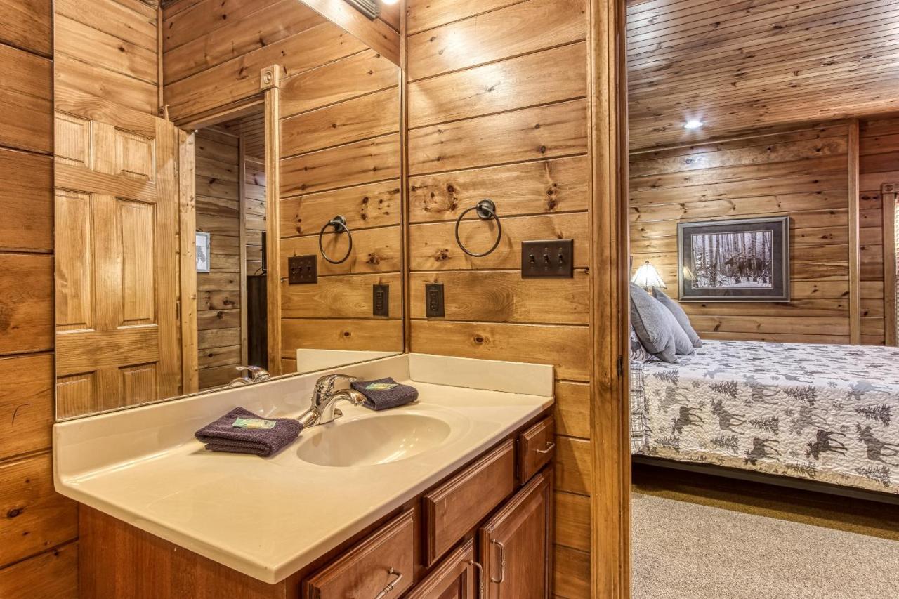 Lazy Bear Lodge, Hot Tub, Resort Pool, Wifi, 1089 Free Tickets Each Paid Day, Dollywood And More Gatlinburg Kültér fotó