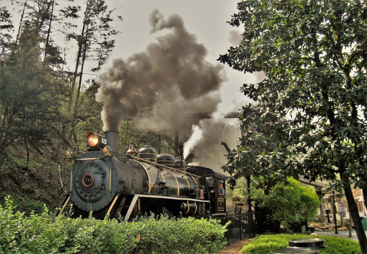 Lazy Bear Lodge, Hot Tub, Resort Pool, Wifi, 1089 Free Tickets Each Paid Day, Dollywood And More Gatlinburg Kültér fotó
