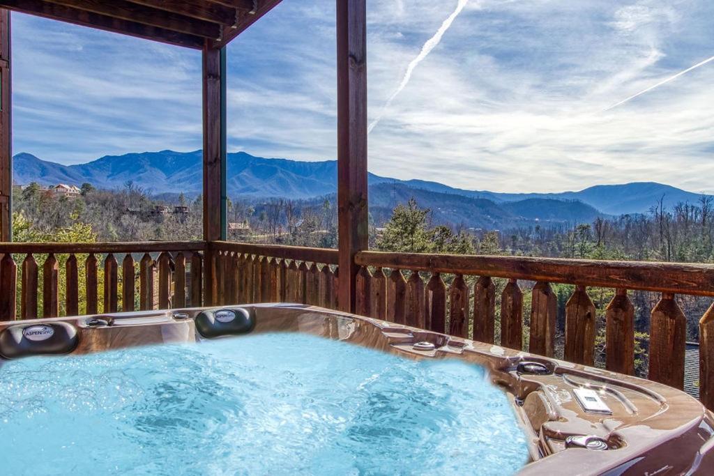 Lazy Bear Lodge, Hot Tub, Resort Pool, Wifi, 1089 Free Tickets Each Paid Day, Dollywood And More Gatlinburg Kültér fotó